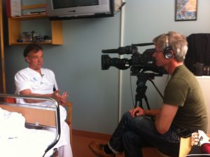 Anders Leines i NRK Puls intervjuer professor Hans Hägglund på Karlolinska i 2012